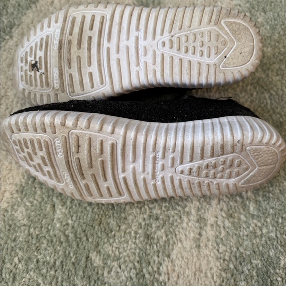 Black Glitter Women's Sneakers - Picture 7 of 7